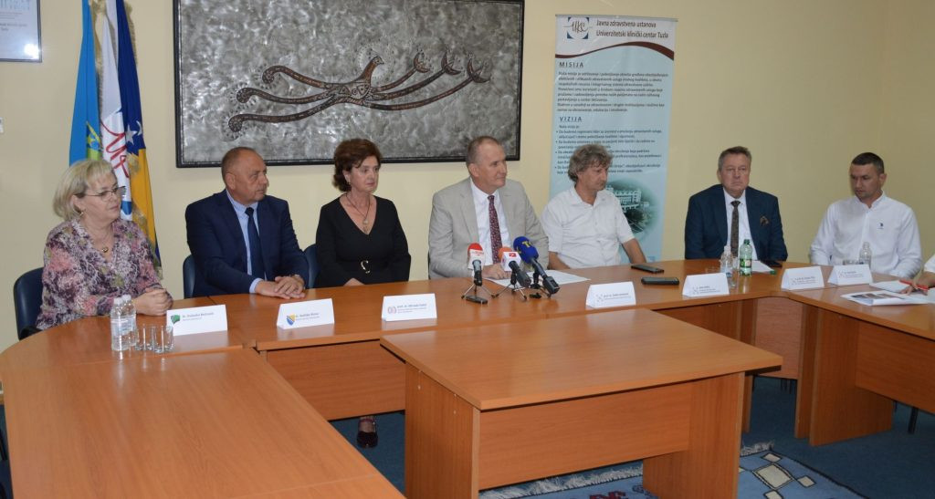 UKC Tuzla: Predstavljena nova metoda u liječenju aneurizmi aorte