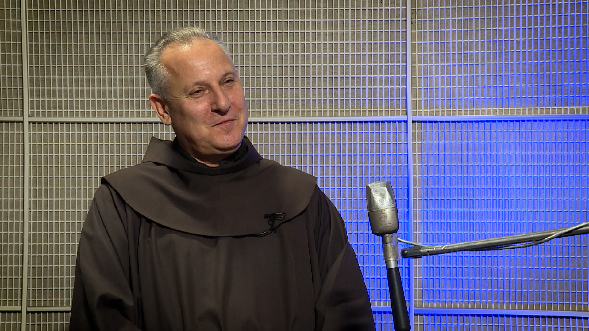 Ko te pita ko(ji) si kad ti pukne guma: U Mimari fra Zdravko Dadić