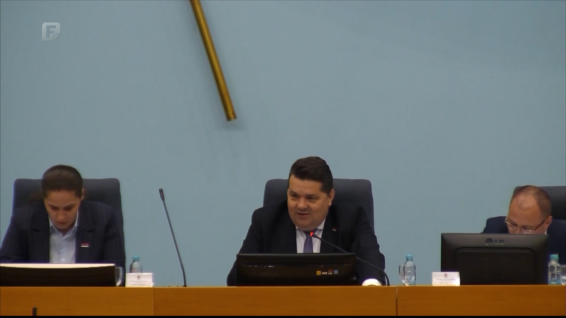 Od najvišeg organa vlasti do poslušničkog izvršioca volje pojedinca