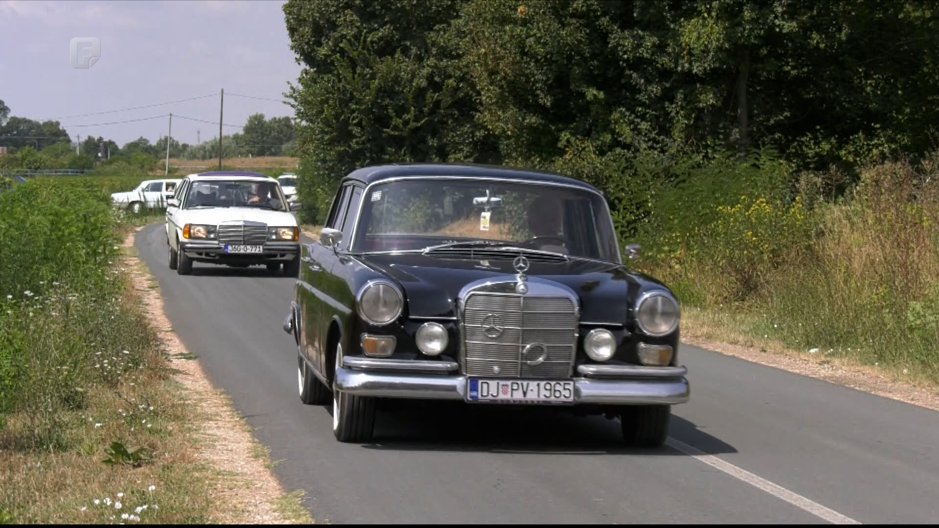 Oldtimeri u Orašju: Spoj nostalgije, elegancije i ljubavi prema automobilima
