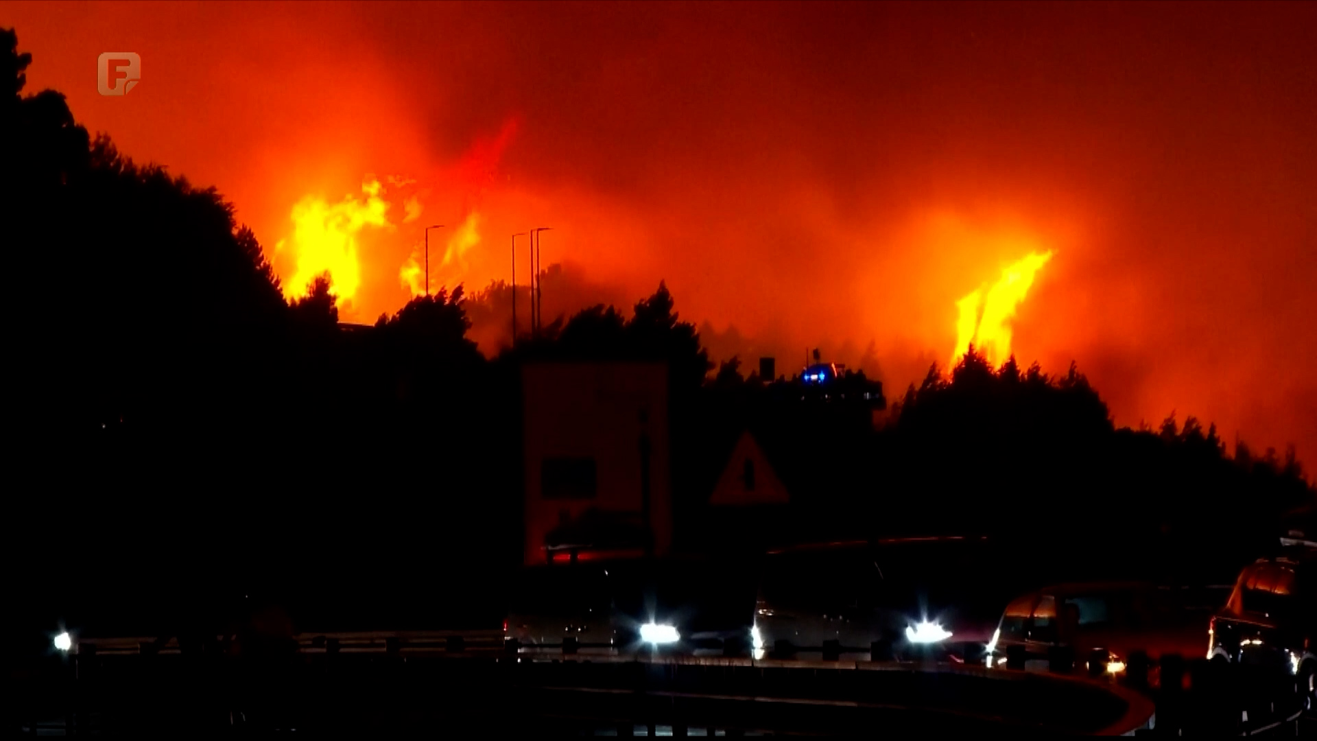 Požar kod Omiša pod kontrolom: Stotinjak vatrogasaca ostaje na terenu