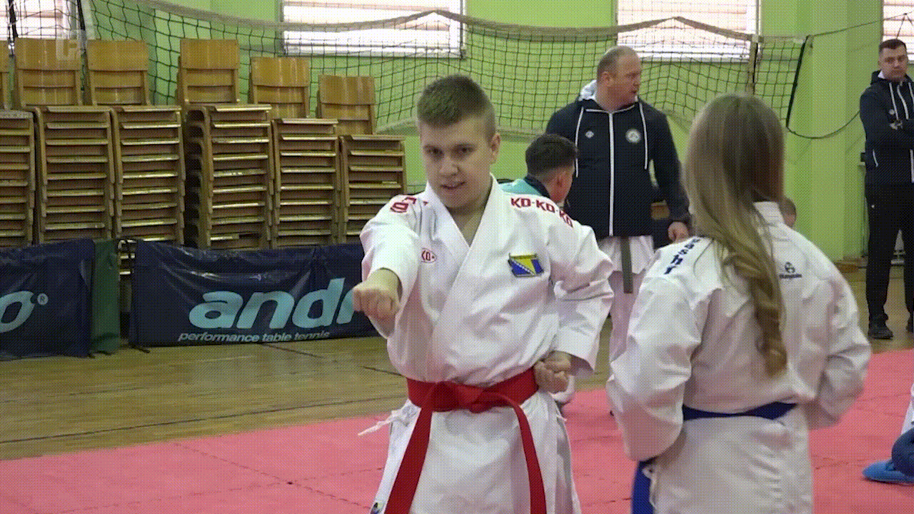 Životna priča o Larisu Bešiću: Prva osoba u BiH s autizmom koja je stekla crni pojas u karateu