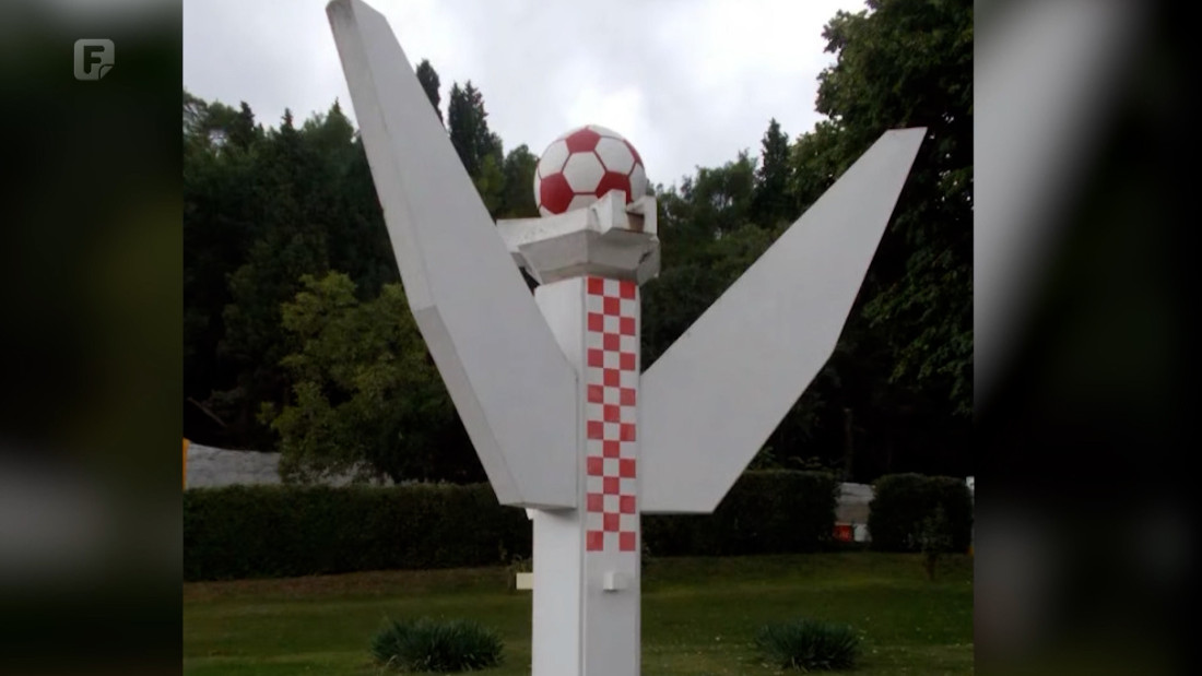 Burne reakcije - zvanični razlog rušenja spomenika Veležovim igračima i dalje nepoznat