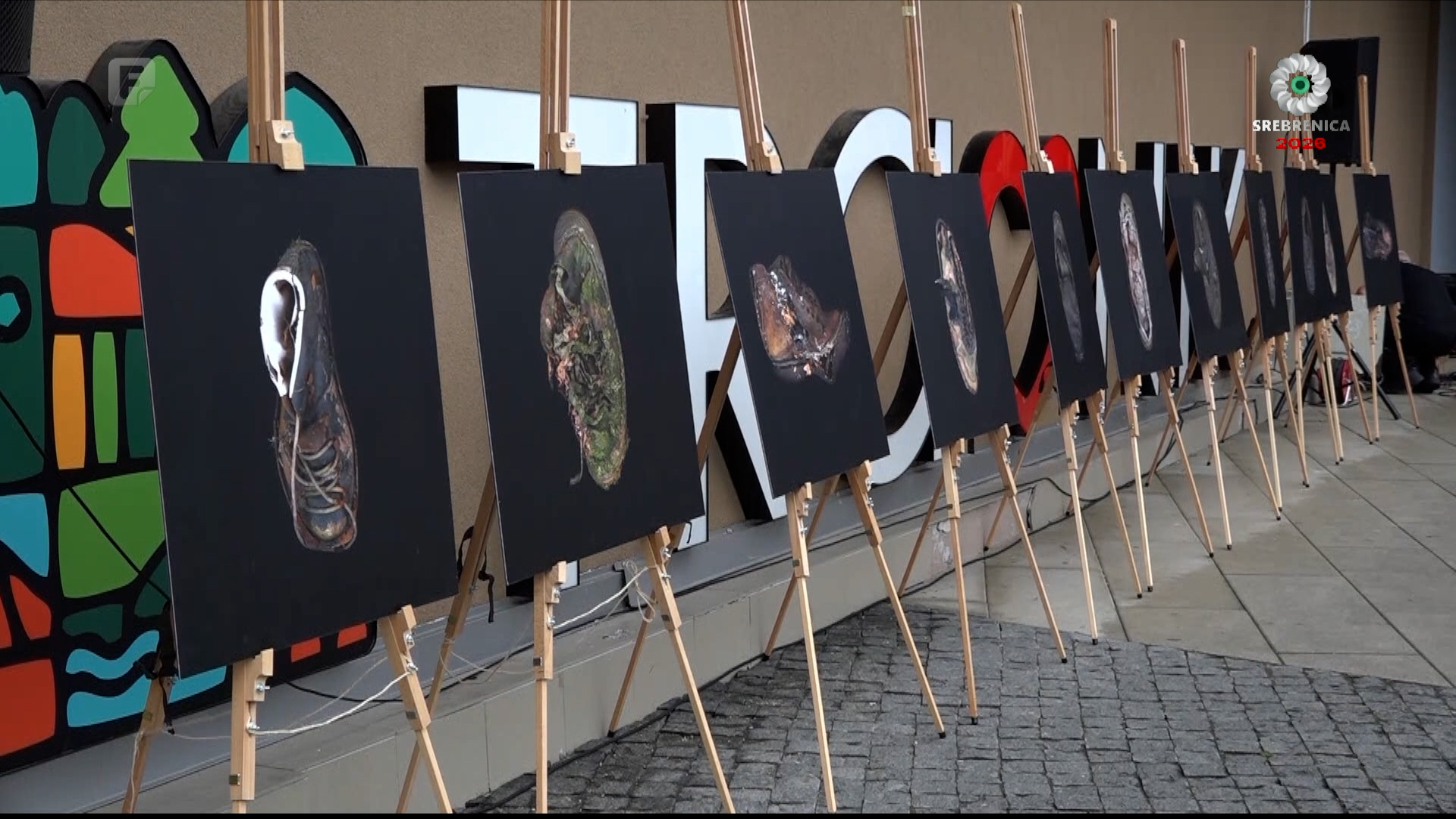 Travnik se prisjetio žrtava genocida u Srebrenici: Postavljena izložba fotografija "Mrtvare"