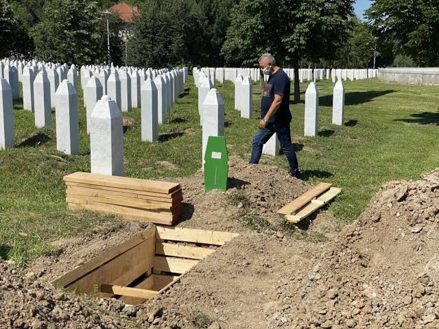 U Memorijalnom centru Potočari počeo proces reekshumacije žrtava genocida