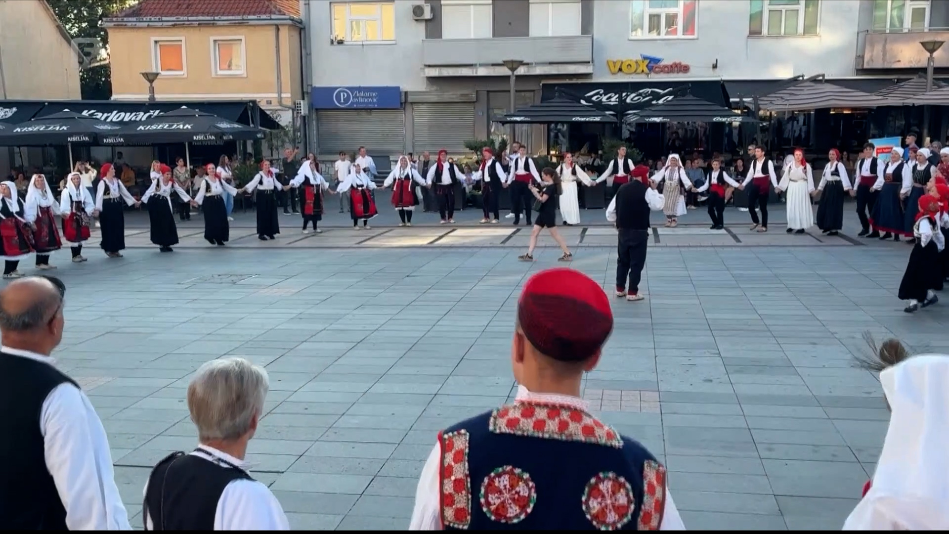 Na smotri folklora "Kad zapivam niz livanjsku stranu" pjevalo se, plesalo i nosile tradicionalne nošnje