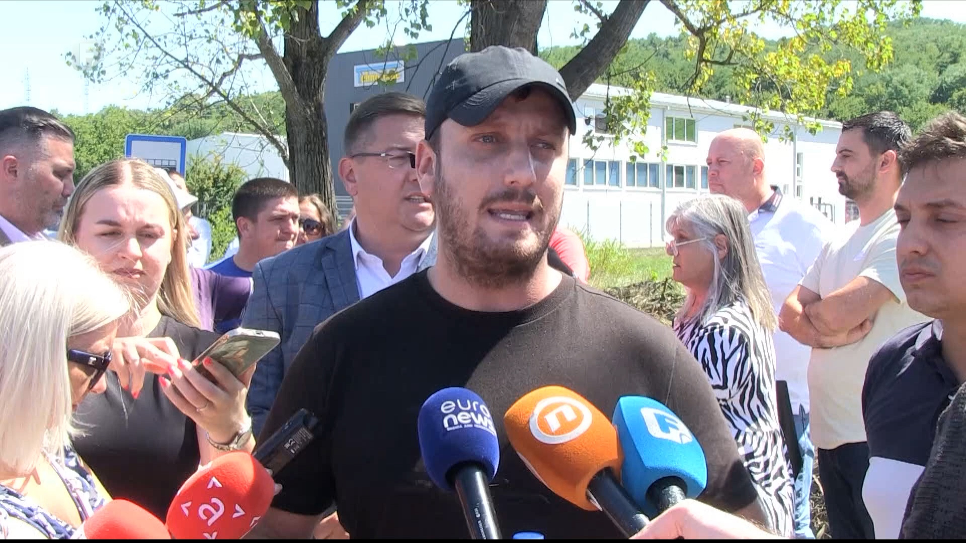 Mještani Dragočaja blokirali put: Traže hitno rješenje problema deponije