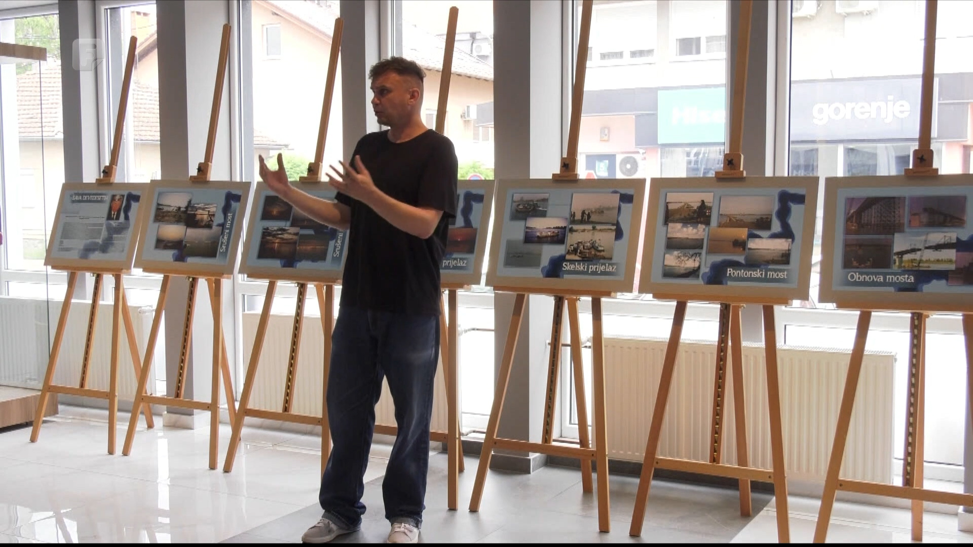 'Sava devedesetih': U Orašju otvorena izložba fotografija Ante Baotića