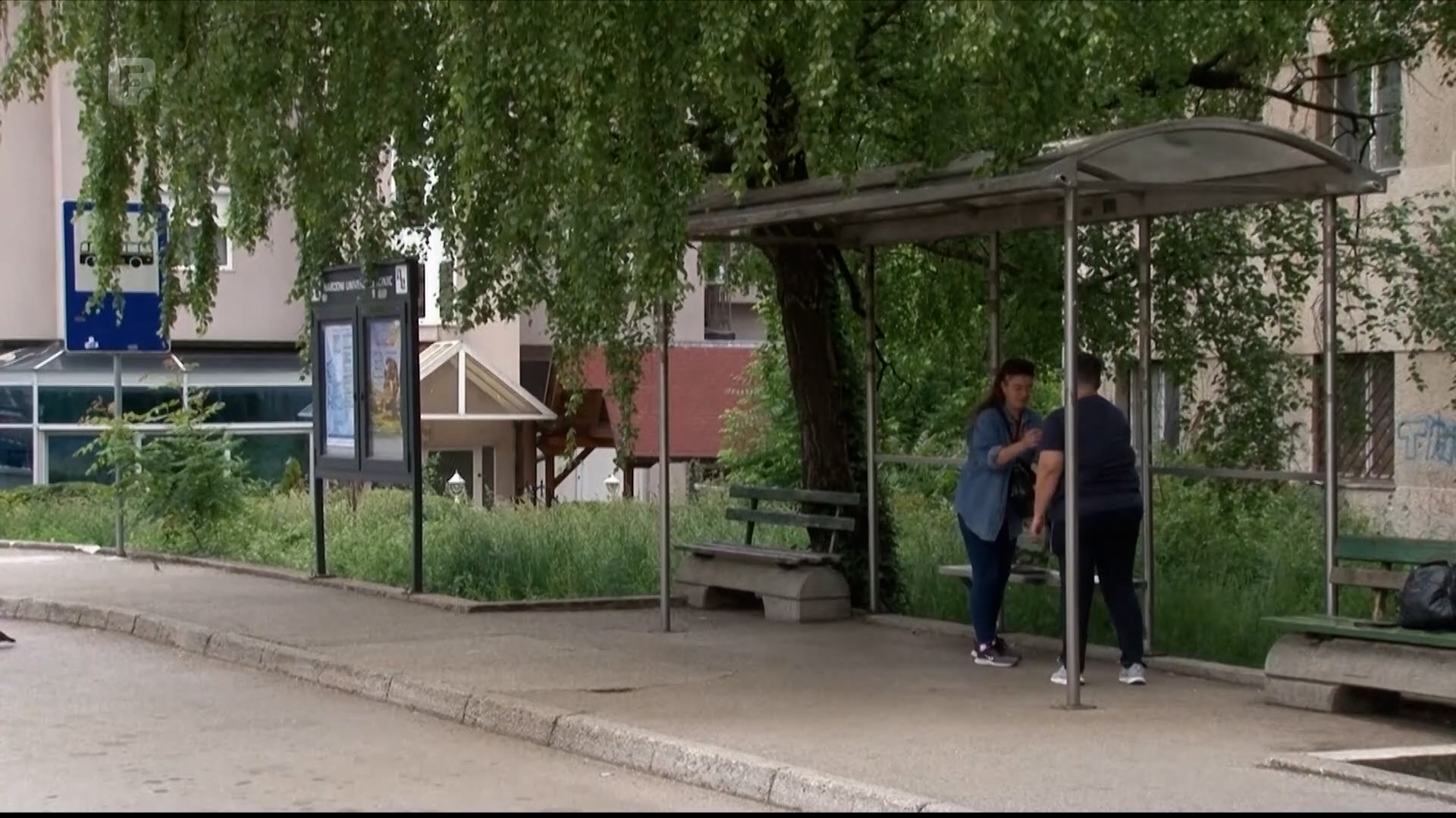 Konjic bez autobuske stanice: Građani pod nadstrešnicom, turisti se snalaze uz Google