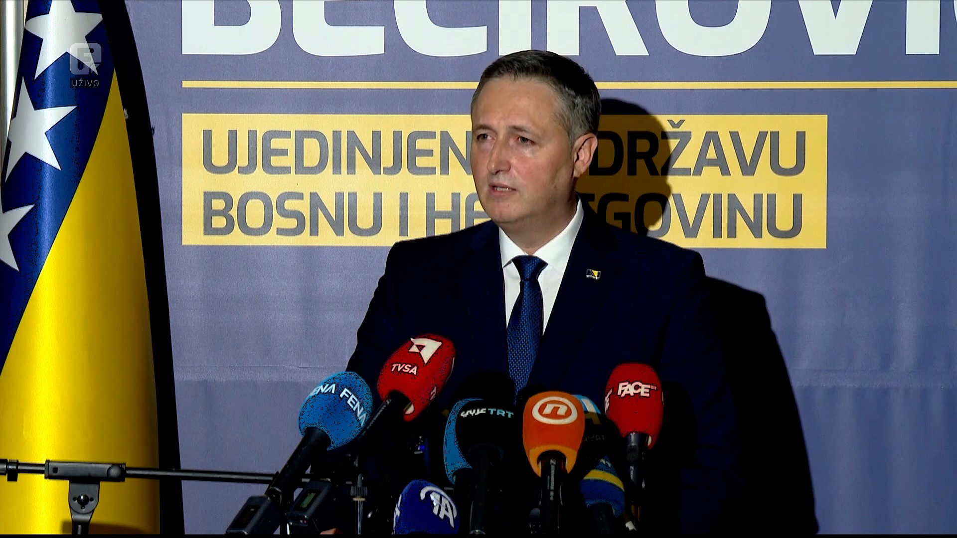 Bećirović nakon preliminarnih rezultata: Neću slaviti, želim ostati skroman i odmjeren Bećirović nakon preliminarnih rezultata: Neću slaviti, želim ostati skroman i odmjeren