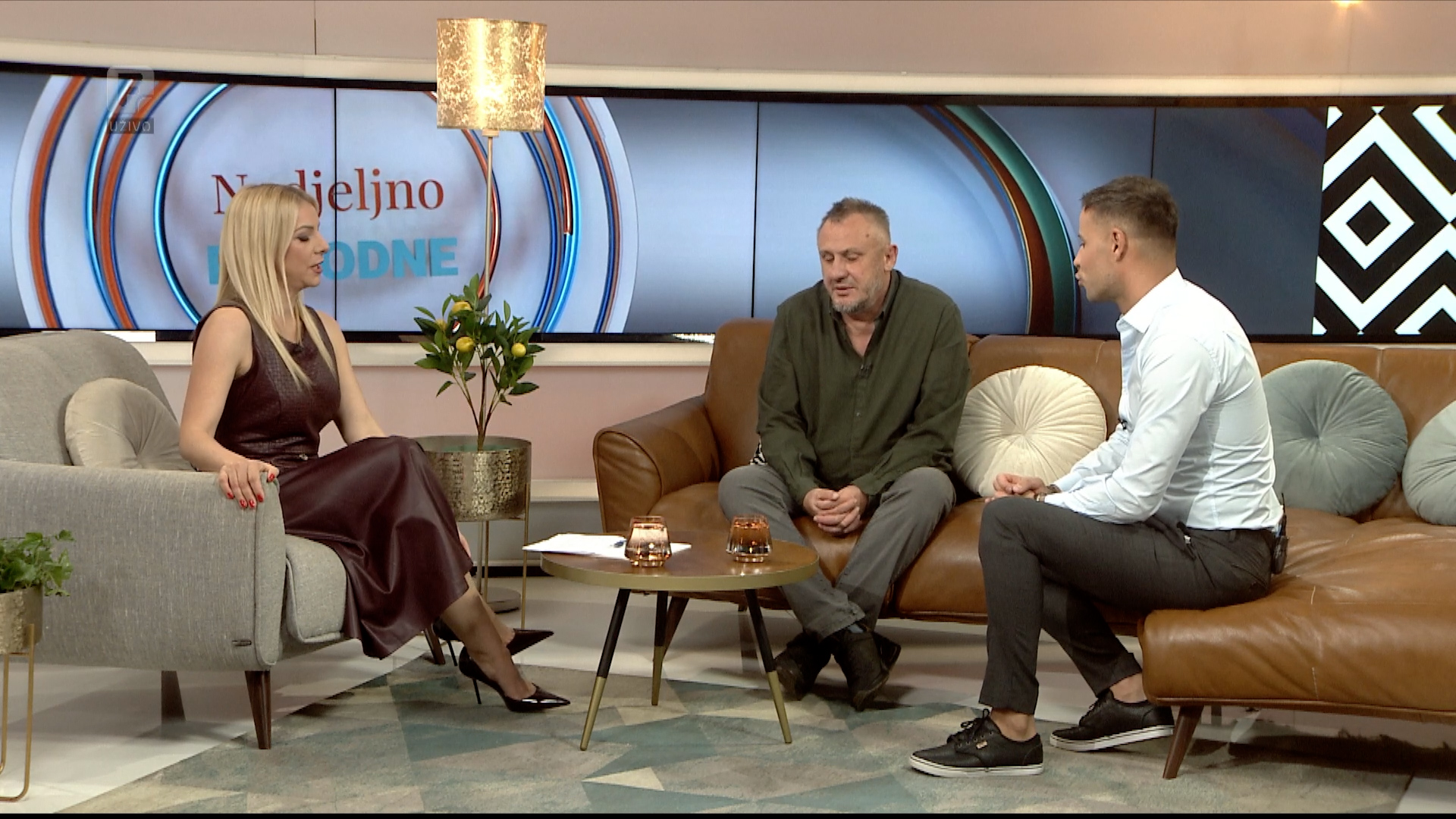 Dino Šaran o albumu Eter i stanju društva: „Rock and roll je uvijek muzika pobune protiv sistema Dino Šaran o albumu Eter i stanju društva: „Rock and roll je uvijek muzika pobune protiv sistema