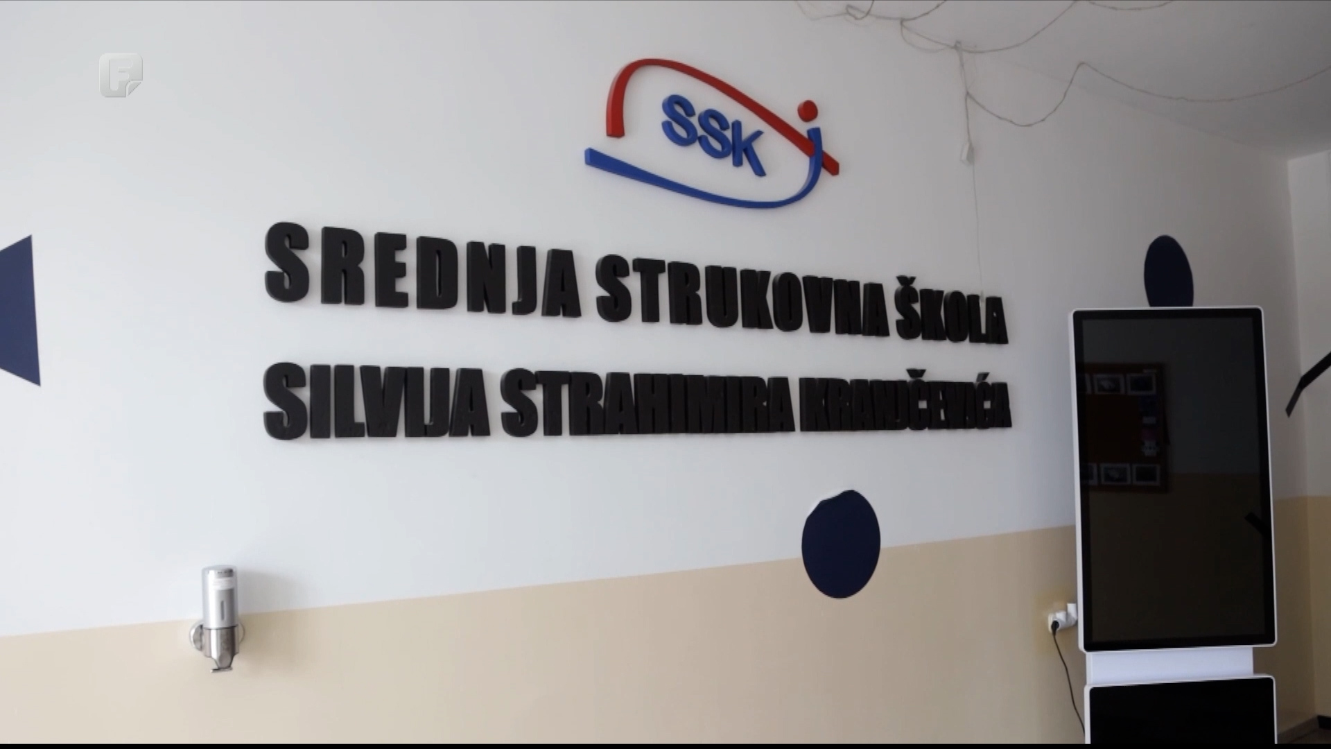 Srednja strukovna škola u Livnu postala energetski neovisna, dobiva i četiri električna automobila