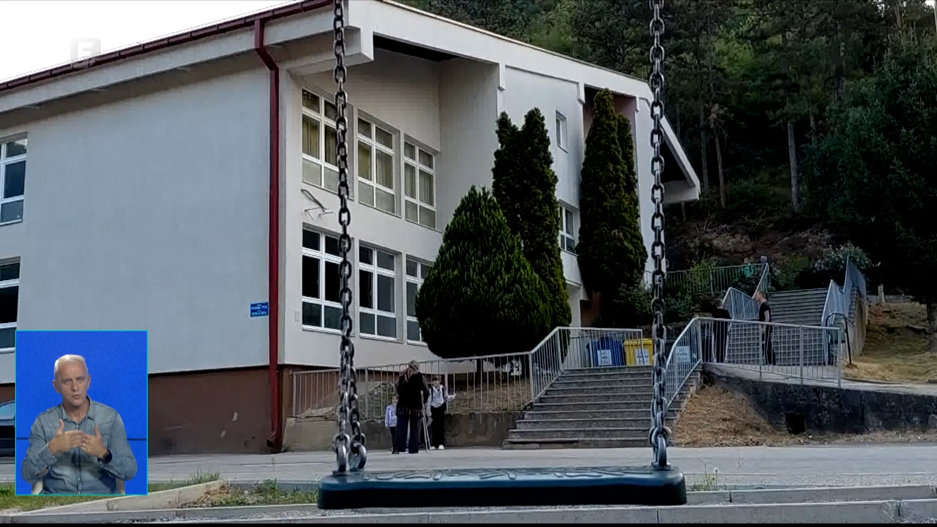 Školsko zvono u Srebrenici: I ove godine dugim i lošim putevima, a bez prava na bosanski jezik