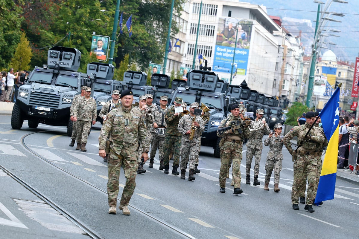 U Sarajevu održan svečani defile povodom 35. godišnjice mobilizacije rezervnog sastava policije RBiH