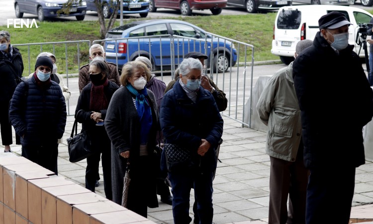 SDA: Premijer, ministri i zastupnici u Skupštini KS da se javno vakcinišu u Zetri