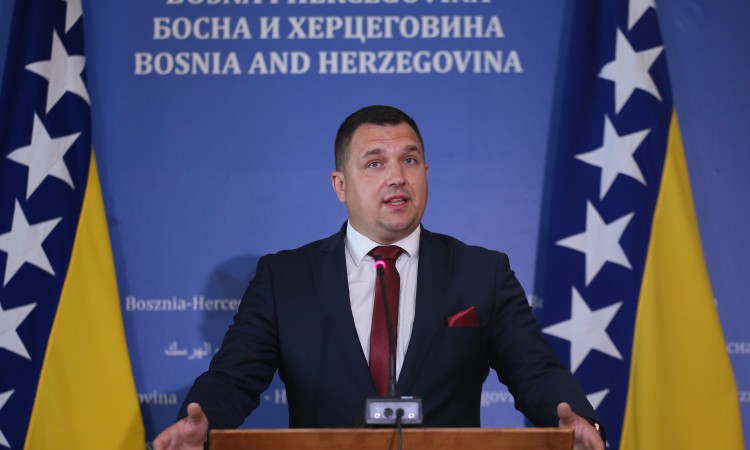 Lučić osudio skrnavljenje Crkve Blagoveštenja Presvete Bogorodice