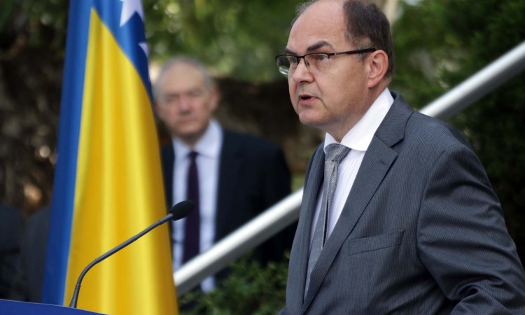 Schmidt o VSTV-u RS-a: Ugrožava se primat koji ima vladavina prava
