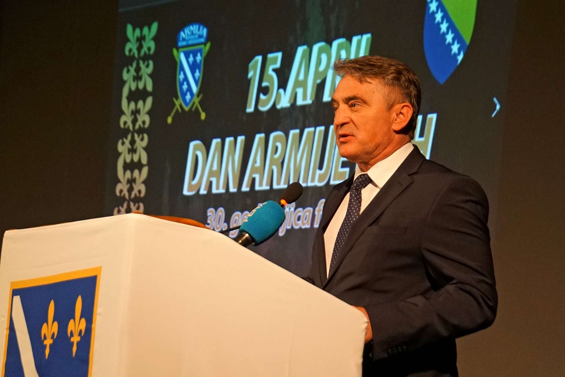 Komšić na svečanoj akademiji: Napadi na BiH ni danas nisu prestali