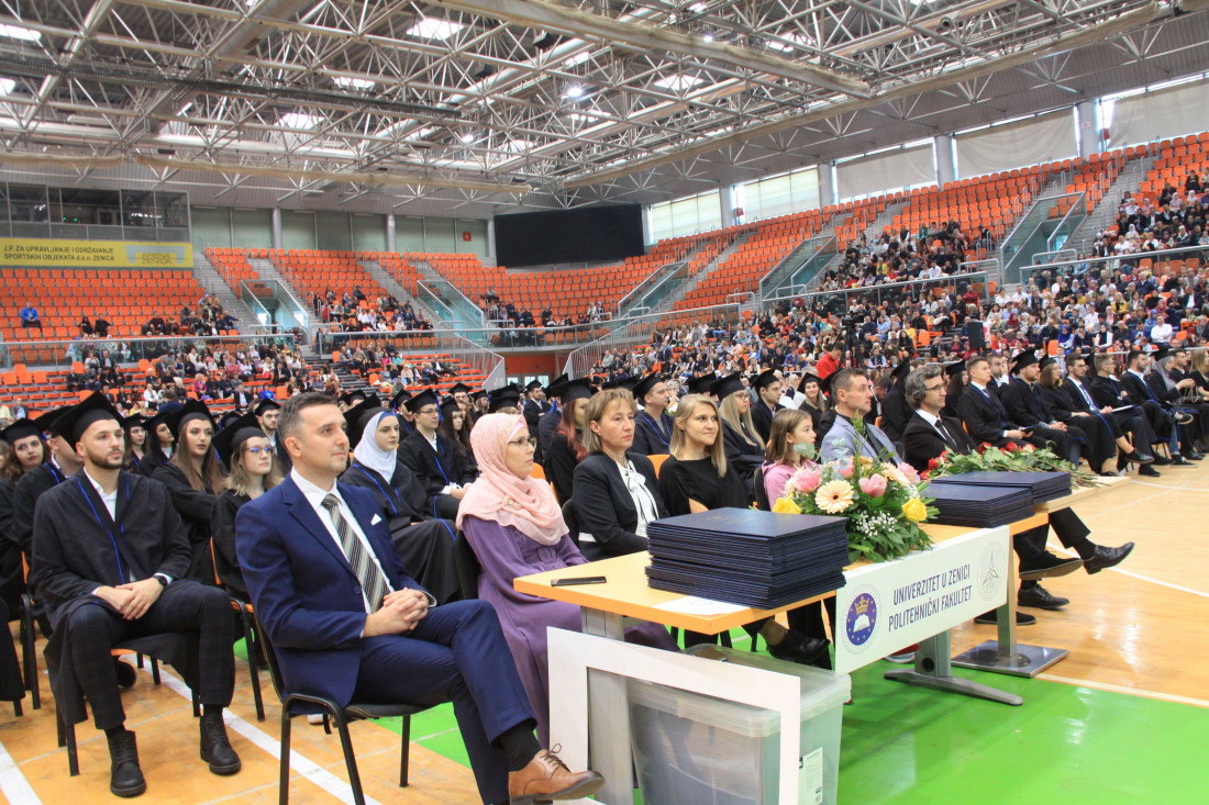 Univerzitet u Zenici promovirao 362 diplomanata, 37 magistara te 13 doktora nauka