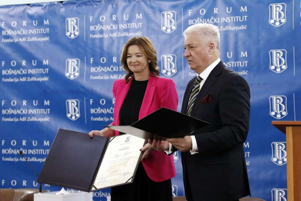 Tanji Fajon uručena Zlatna medalja Bošnjačkog instituta