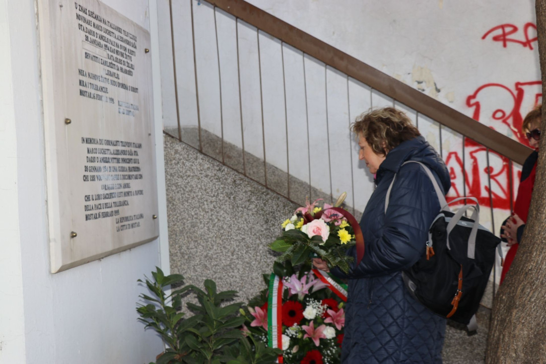 U Mostaru položeni vijenci na spomen-obilježje stradalim talijanskim novinarima