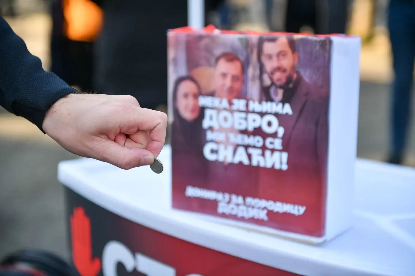 Na Trgu Krajine u Banjoj Luci humanitarna akcija prikupljanja sredstava za porodicu Dodik