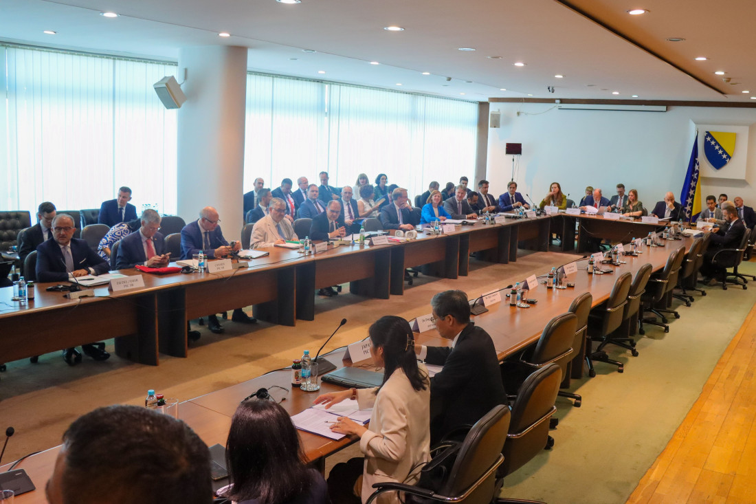 Vijeće za provedbu mira zasjeda i danas