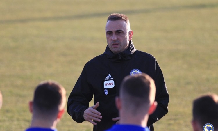 Petev na utakmicama Ukrajine i Francuske