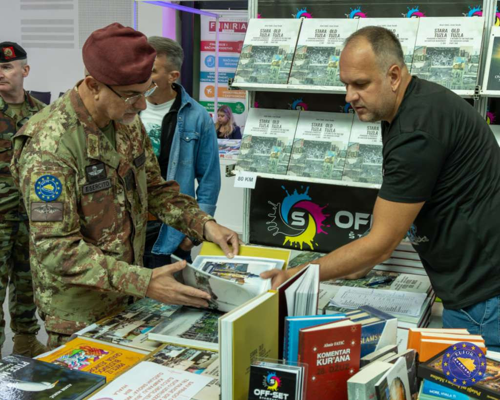 EUFOR na Sajmu knjige u Tuzli predstavio Operaciju Althea