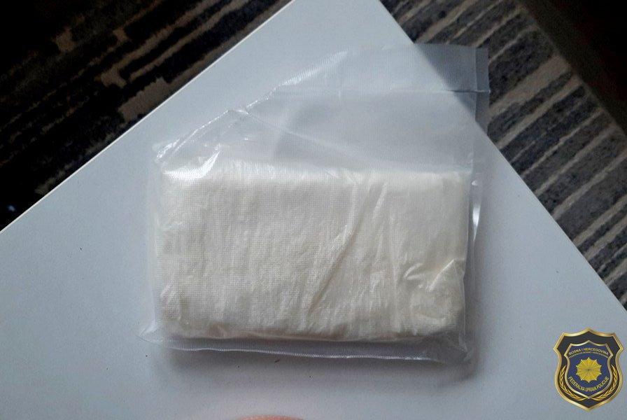 Slobode lišena osoba iz Kaknja, pronađen 1 kg amfetamina