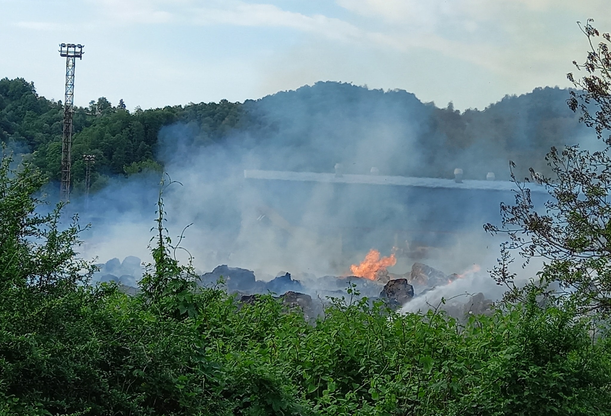 Požar u fabrici 'Natron Hayat' u Maglaju stavljen pod kontrolu