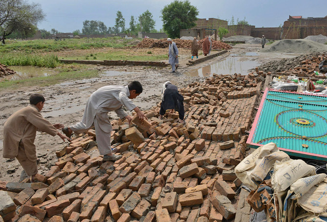 U klizištu u Pakistanu poginulo najmanje 17 osoba