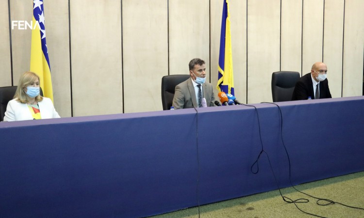 Vlada FBiH: Najniža plaća u FBiH povećana za 136 KM