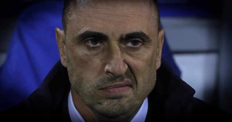 (VIDEO) Ivaylo Petev - Trener kojeg su navijači doslovno skinuli