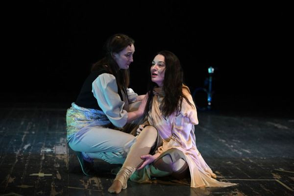 Predstava "Žive" u Budvi u okviru trećeg izdanja Sexual Theatre festivala