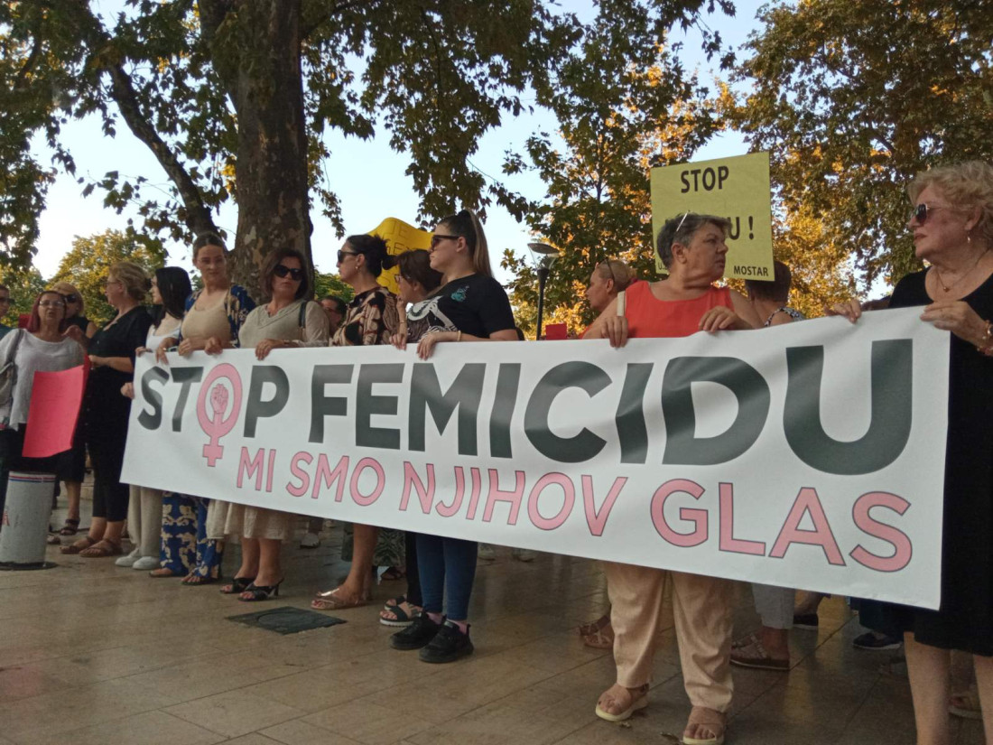 Brojni Mostarci na protestu protiv nasilja nad ženama i femicida