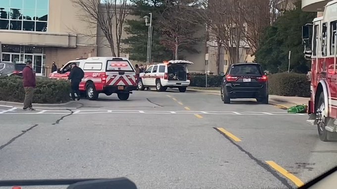 Pucnjava u tržnom centru u SAD-u, povrijeđene tri osobe