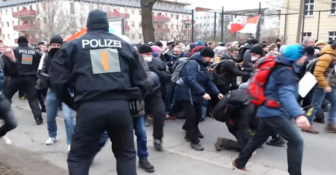 Povrijeđeno 12 policajaca u Dresdenu