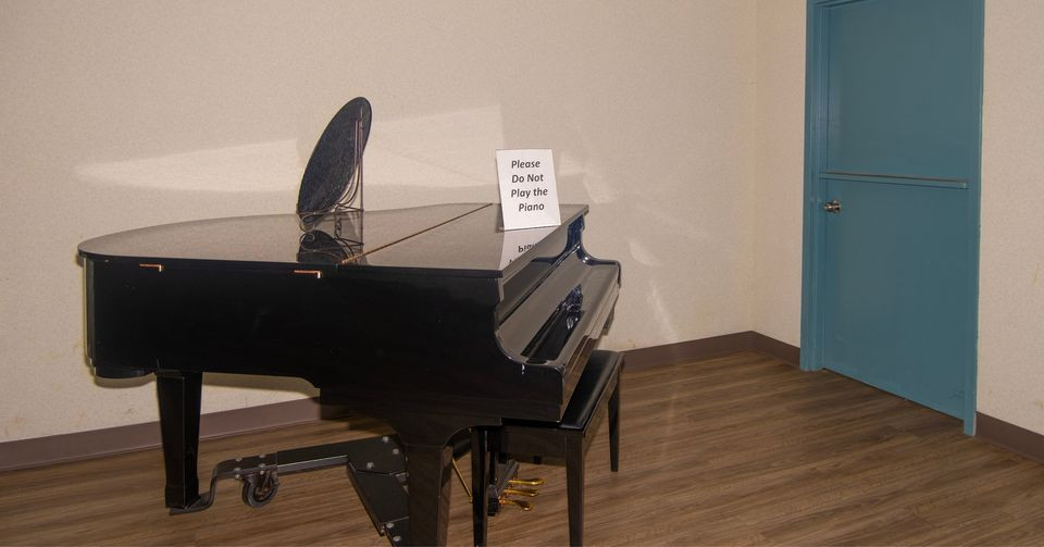 BKC Sarajevo: Večeras izložba Bojana Stojčića „Molimo Vas da ne svirate klavir“