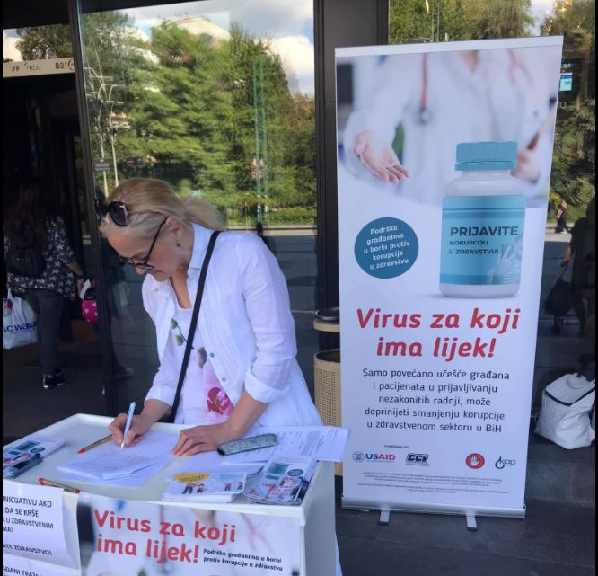 Građani potpisivali inicijativu za poštivanje Zakona o pravima pacijenata u FBiH