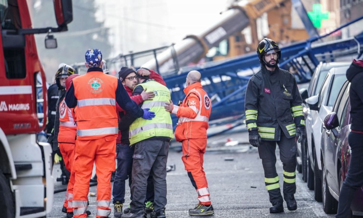U Italiji tri radnika poginula u padu velikog krana