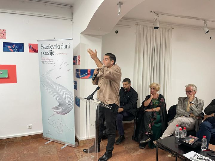 Večeras pjesničko veče sa Stefanom Simićem