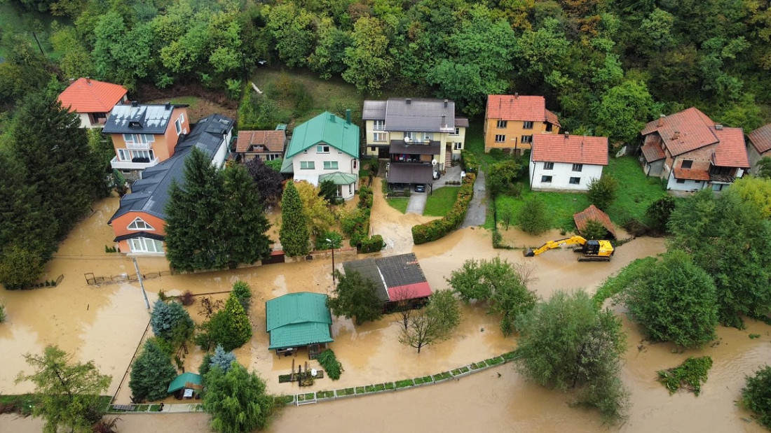 Vodostaji rijeka Fojnice i Bosne u porastu u Visokom: Kuće odsječene u naselju Prijeko