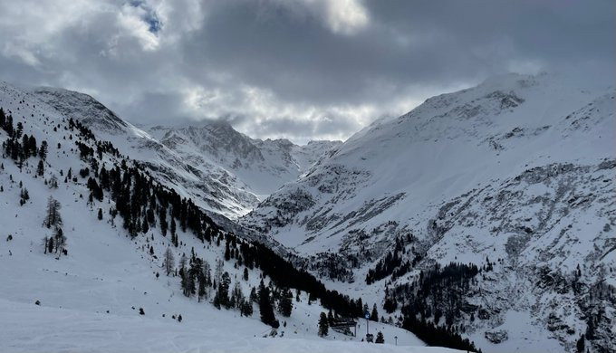 Lavina usmrtila pet osoba na alpskom skijalištu u Tirolu