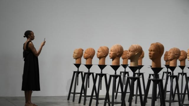 Kako su prije jednog vijeka predviđali 2023. godinu: Muškarci s loknama, četvoročasovni radni dan...