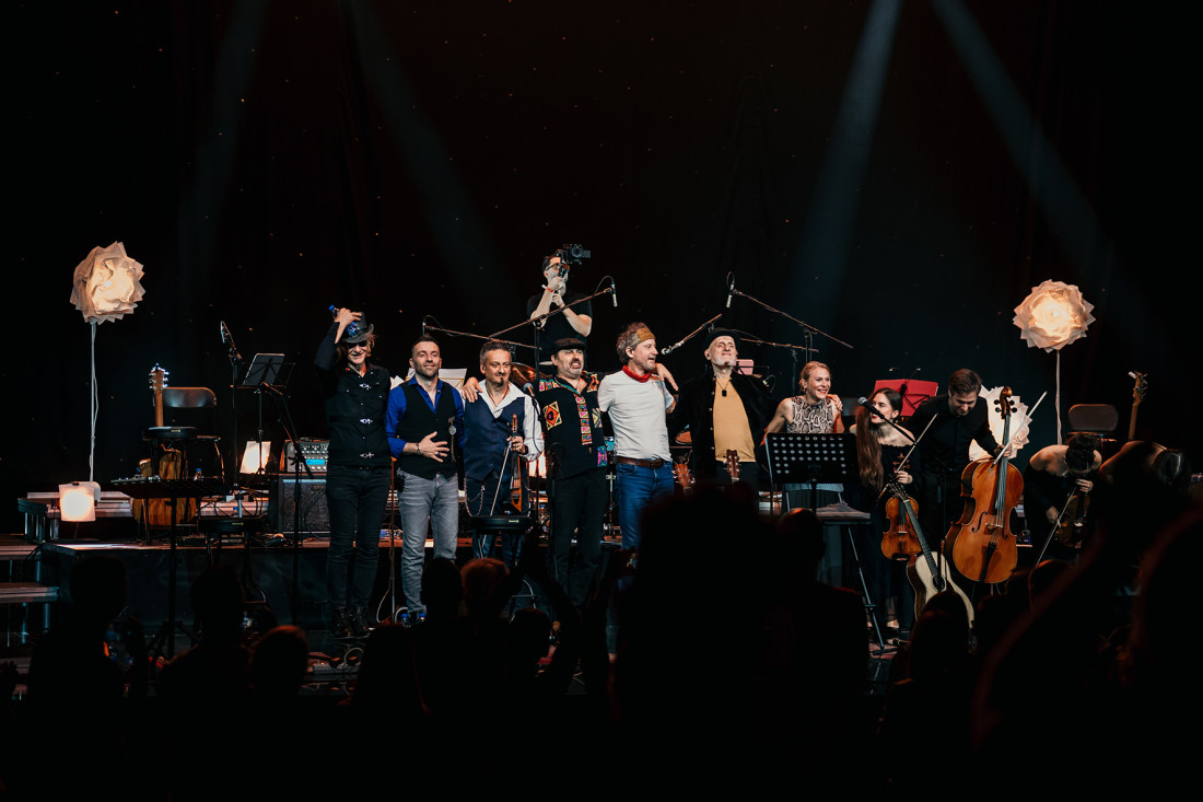 "Zabranjeno pušenje" s gudačkim kvartetom u novom spotu "Takvim sjajem"