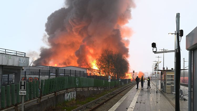 Upozorenje stanovnicima Hamburga zbog velikog požara