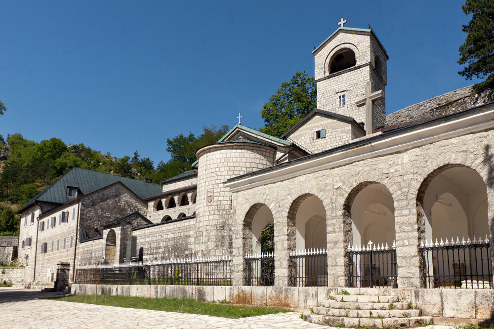 Odbornici podržali da se Cetinjski manastir vrati CPC, glasanje u petak