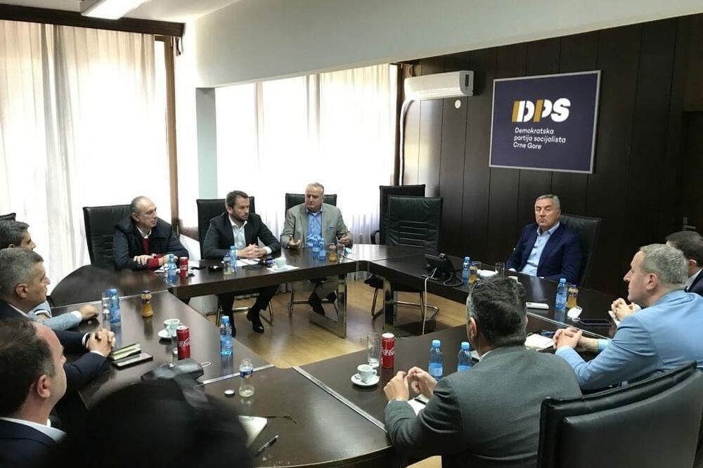 Opozicija u Crnoj Gori: Prelazna vlada i vanredni parlamentarni izbori jedino rješenje