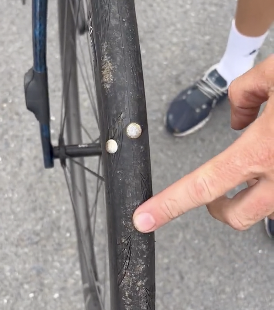 Tour de France: Biciklisti tokom trke naletjeli na eksere na putu
